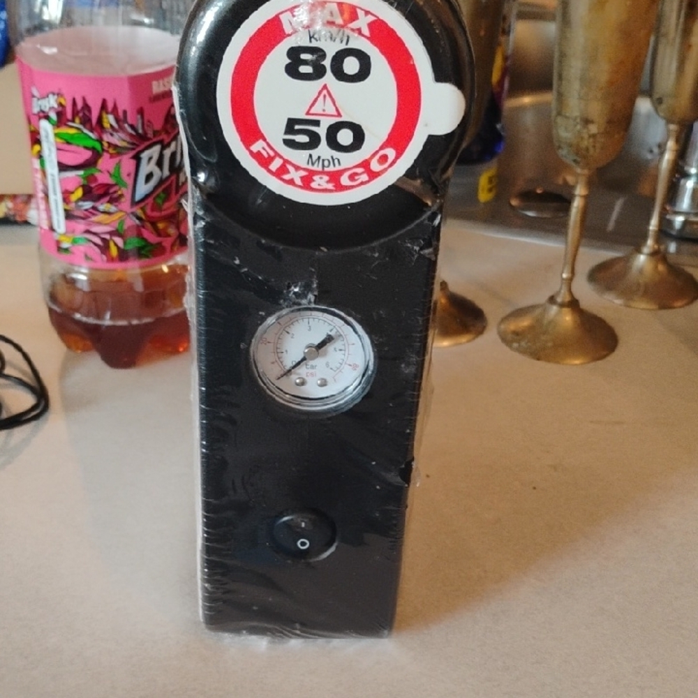 Black Fix&Go Tire Inflator